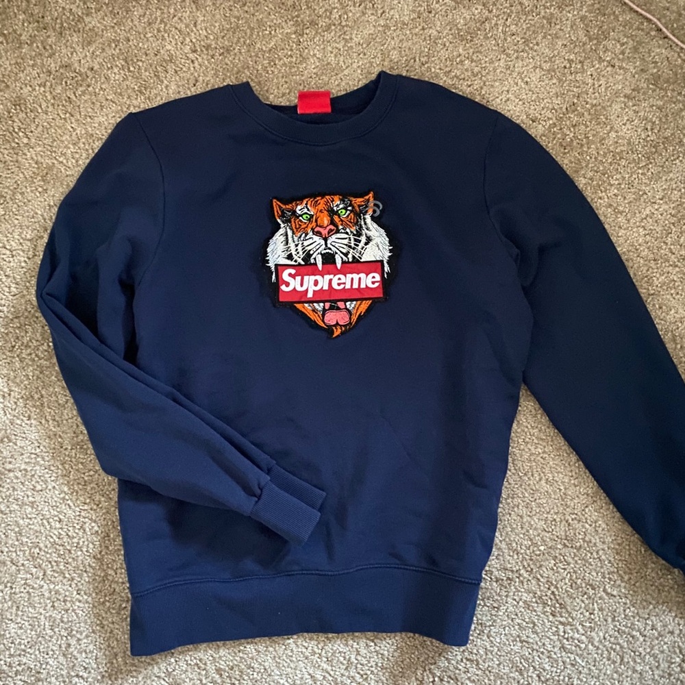 Female Supreme Tiger Embroidered Sweater (Large)